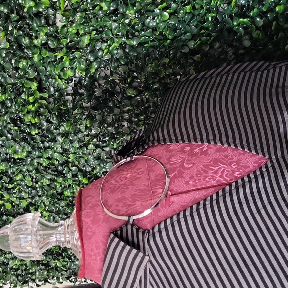 Black and White Striped Button-Up Shirt - Picture 4 of 7